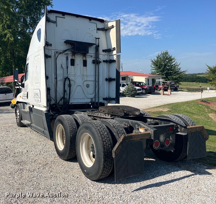 image for item EK8969 2014 Freightliner  Cascadia semi truck