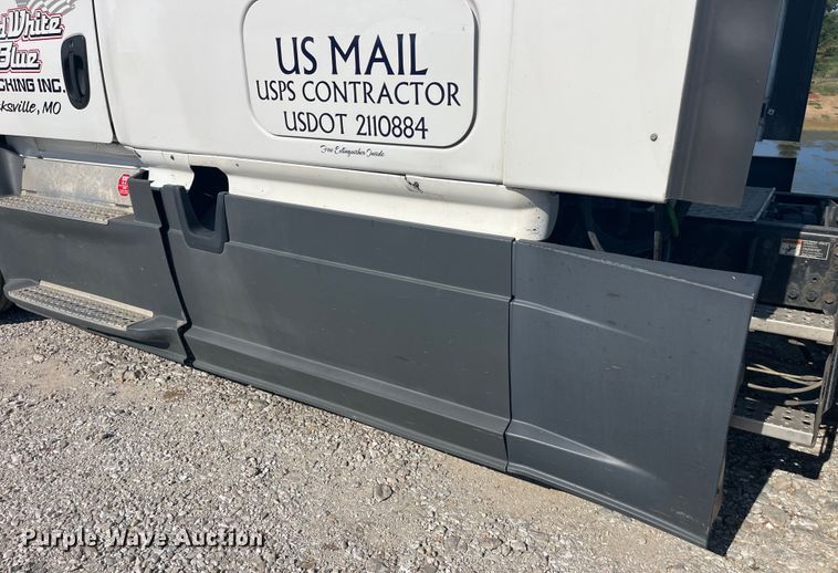 image for item EK8969 2014 Freightliner  Cascadia semi truck