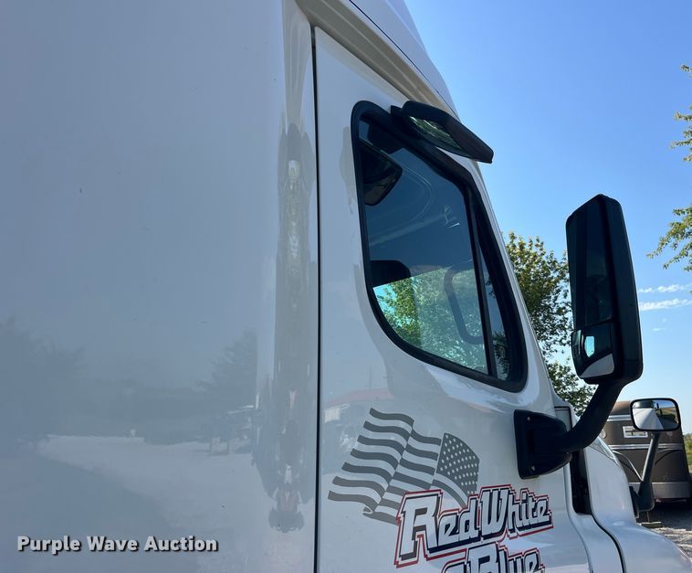 image for item EK8969 2014 Freightliner  Cascadia semi truck