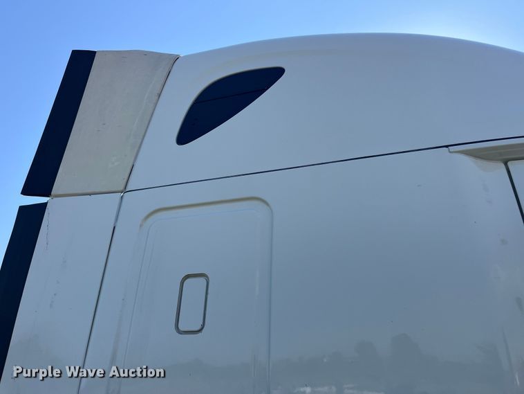 image for item EK8969 2014 Freightliner  Cascadia semi truck