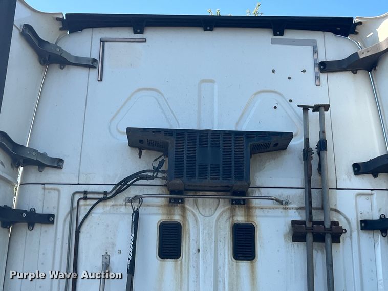 image for item EK8969 2014 Freightliner  Cascadia semi truck