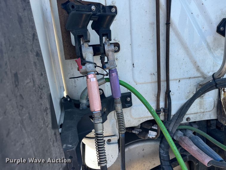 image for item EK8969 2014 Freightliner  Cascadia semi truck