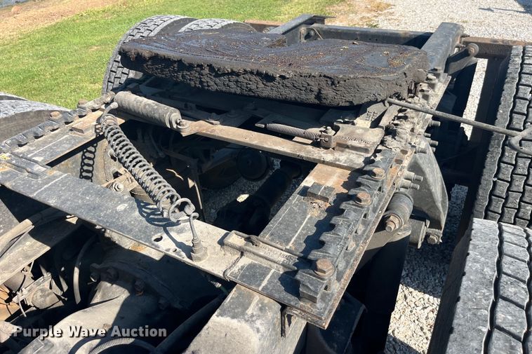 image for item EK8969 2014 Freightliner  Cascadia semi truck