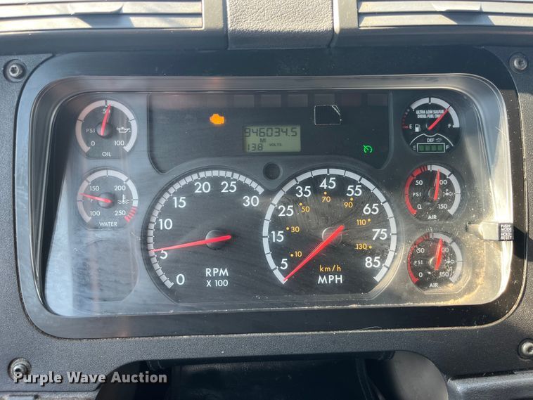 image for item EK8969 2014 Freightliner  Cascadia semi truck