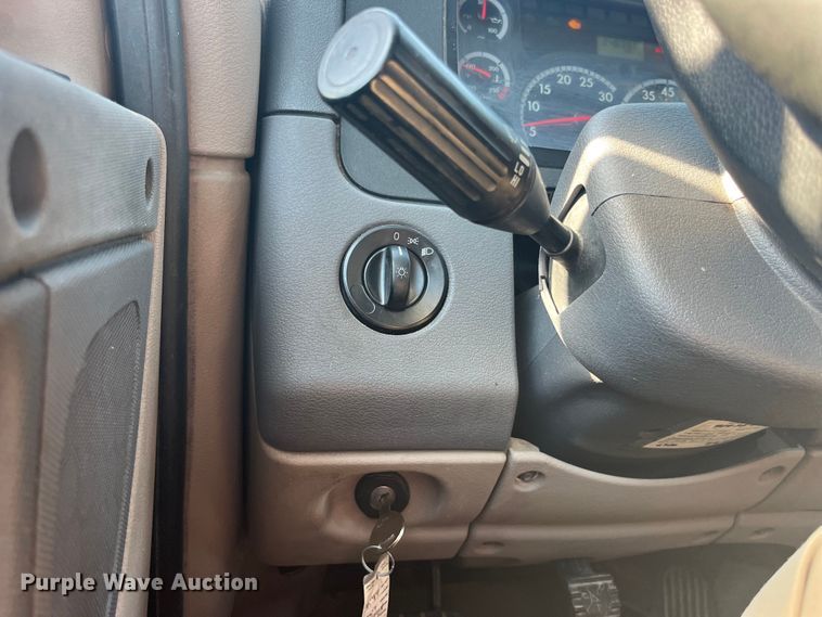 image for item EK8969 2014 Freightliner  Cascadia semi truck