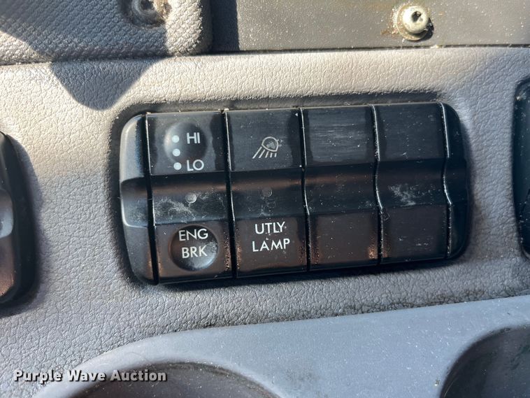 image for item EK8969 2014 Freightliner  Cascadia semi truck