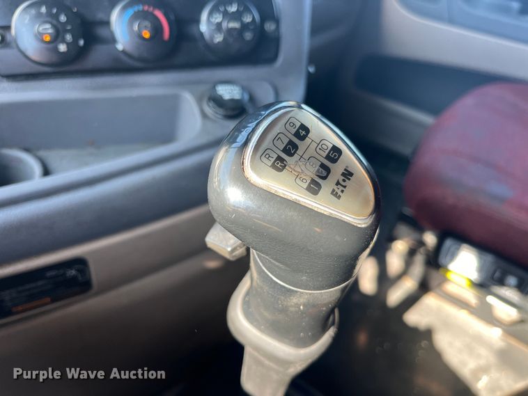 image for item EK8969 2014 Freightliner  Cascadia semi truck