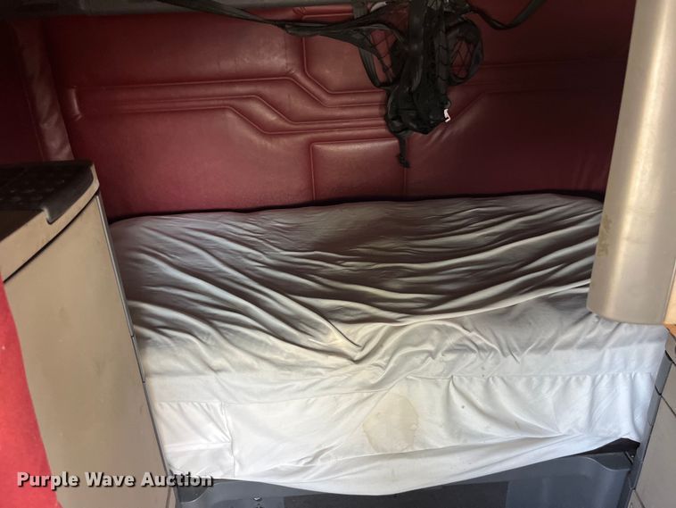 image for item EK8969 2014 Freightliner  Cascadia semi truck