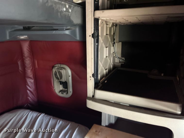 image for item EK8969 2014 Freightliner  Cascadia semi truck