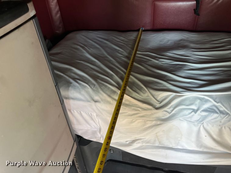 image for item EK8969 2014 Freightliner  Cascadia semi truck