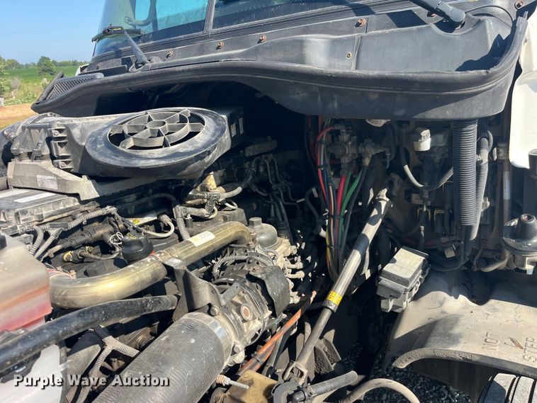 image for item EK8969 2014 Freightliner  Cascadia semi truck