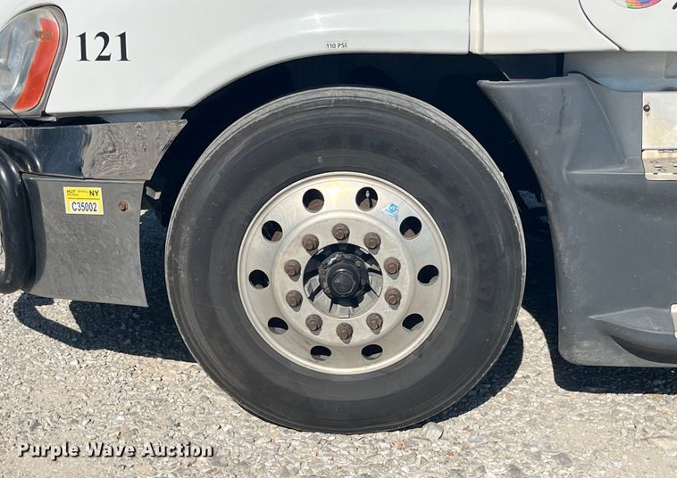 image for item EK8969 2014 Freightliner  Cascadia semi truck