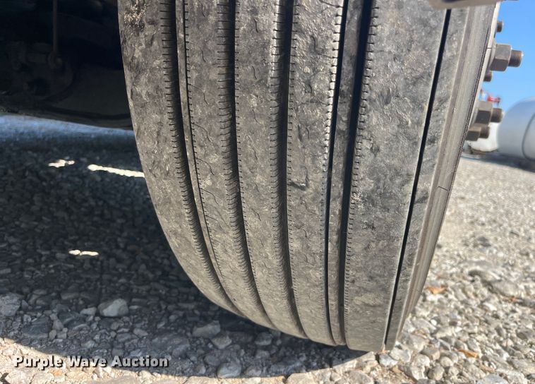 image for item EK8969 2014 Freightliner  Cascadia semi truck