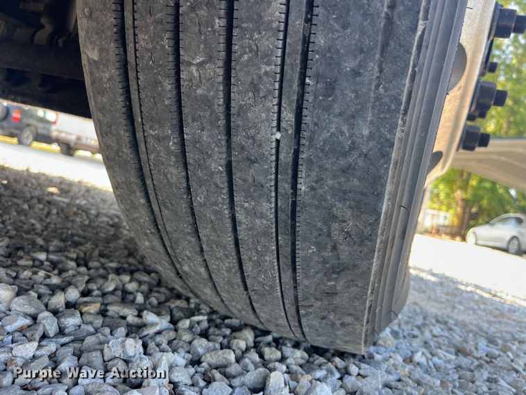 image for item EK8969 2014 Freightliner  Cascadia semi truck