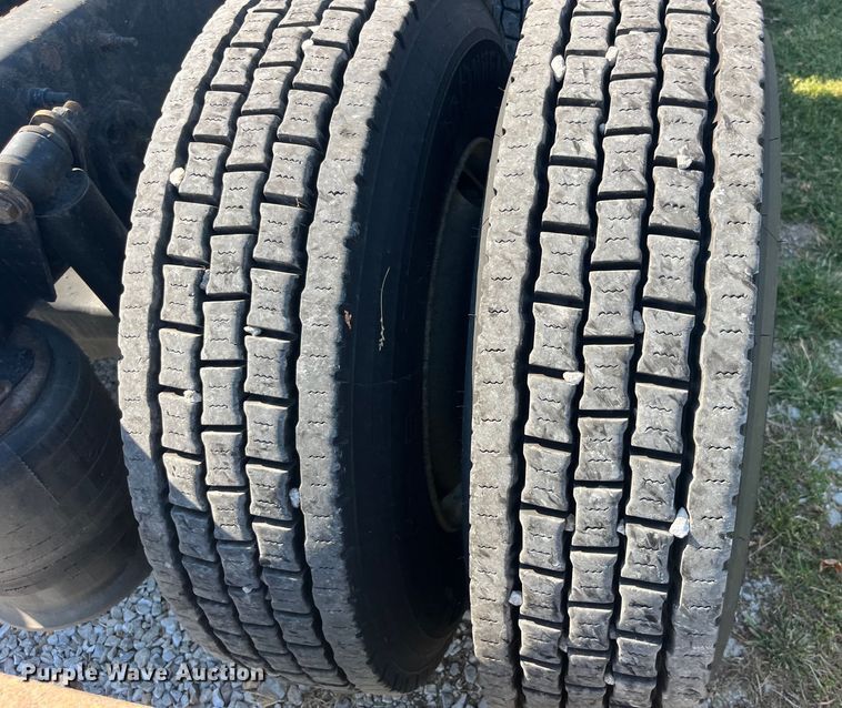 image for item EK8969 2014 Freightliner  Cascadia semi truck