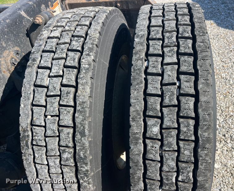 image for item EK8969 2014 Freightliner  Cascadia semi truck