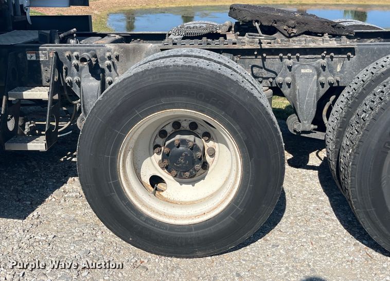 image for item EK8969 2014 Freightliner  Cascadia semi truck