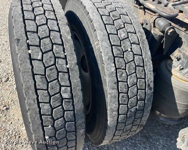 image for item EK8969 2014 Freightliner  Cascadia semi truck