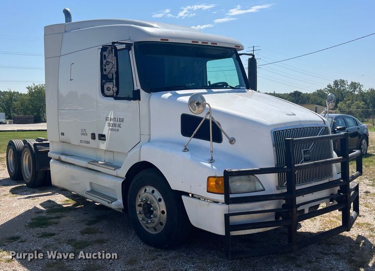 image for item EK8972 1999 Volvo VN semi truck