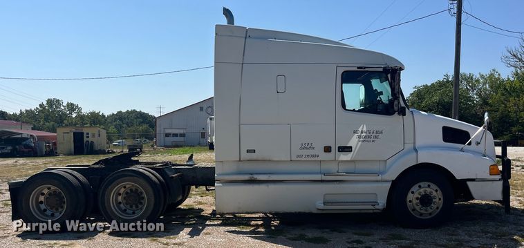 image for item EK8972 1999 Volvo VN semi truck