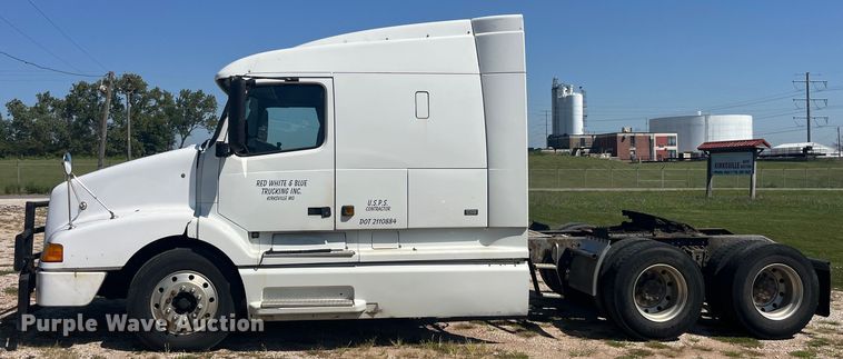 image for item EK8972 1999 Volvo VN semi truck