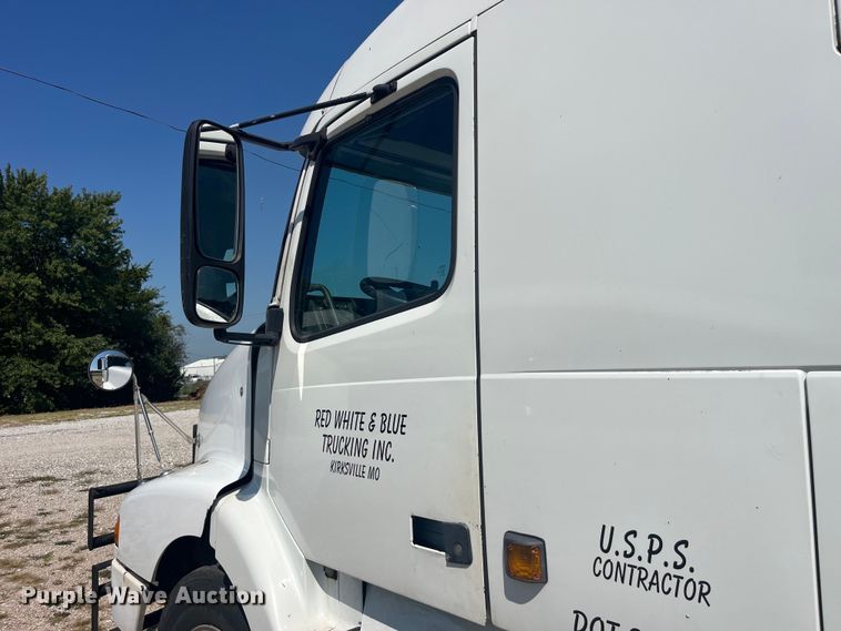 image for item EK8972 1999 Volvo VN semi truck