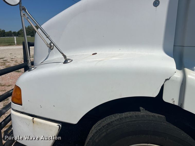 image for item EK8972 1999 Volvo VN semi truck