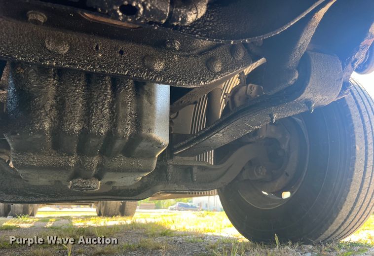 image for item EK8972 1999 Volvo VN semi truck