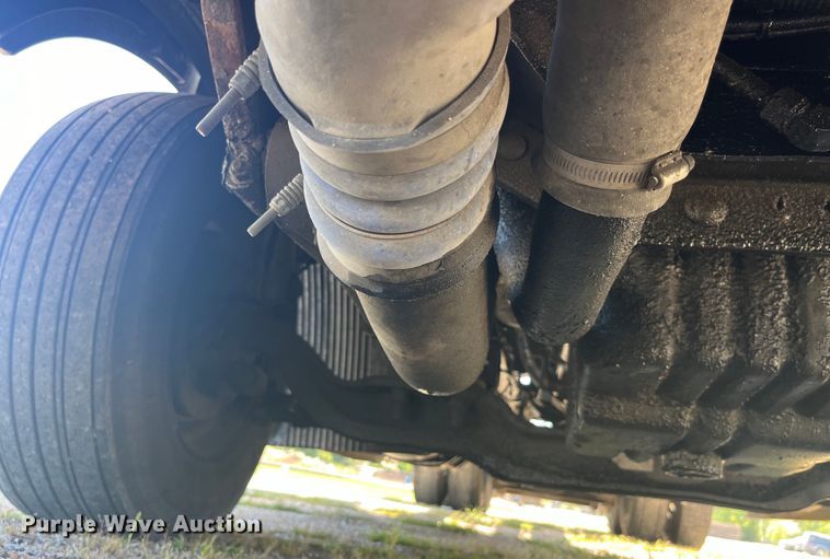 image for item EK8972 1999 Volvo VN semi truck