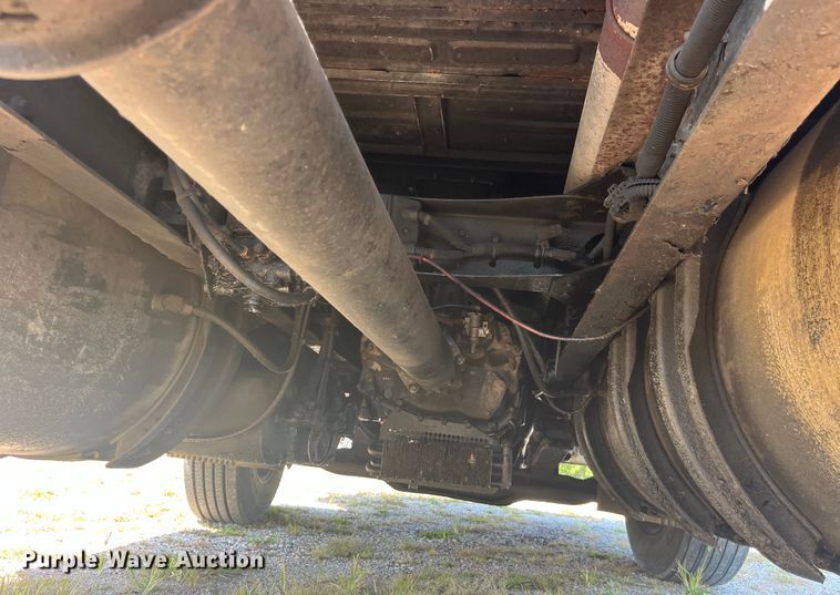 image for item EK8972 1999 Volvo VN semi truck