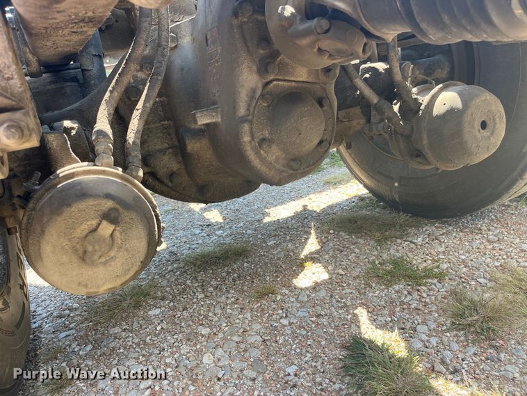 image for item EK8972 1999 Volvo VN semi truck