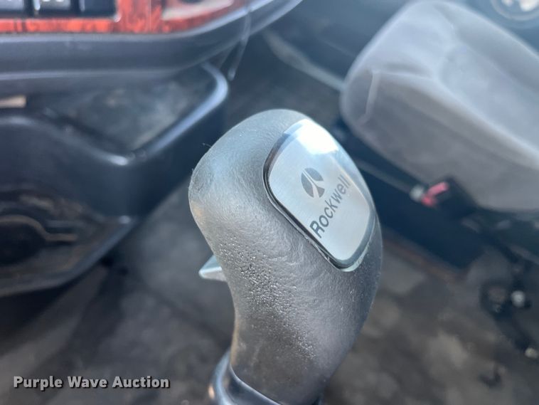 image for item EK8972 1999 Volvo VN semi truck