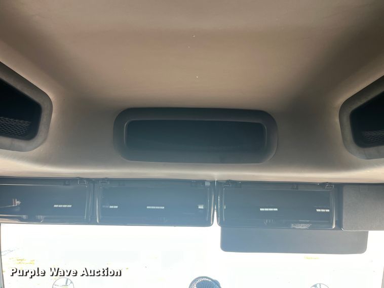 image for item EK8972 1999 Volvo VN semi truck