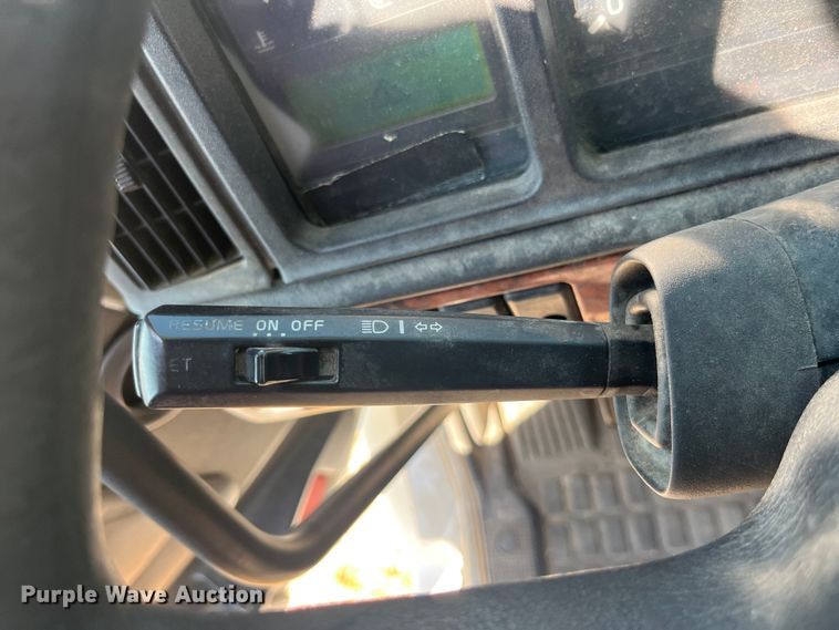 image for item EK8972 1999 Volvo VN semi truck