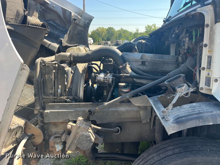 image for item EK8972 1999 Volvo VN semi truck