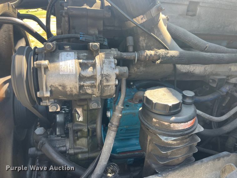 image for item EK8972 1999 Volvo VN semi truck