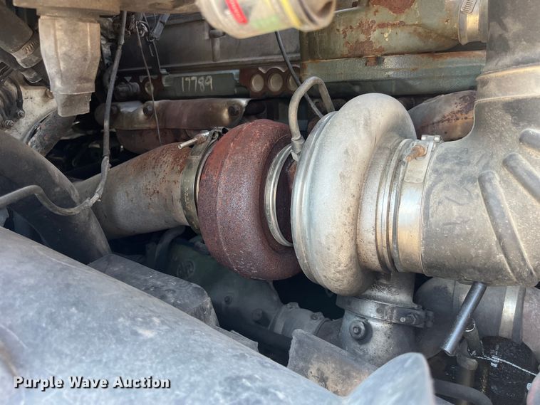 image for item EK8972 1999 Volvo VN semi truck