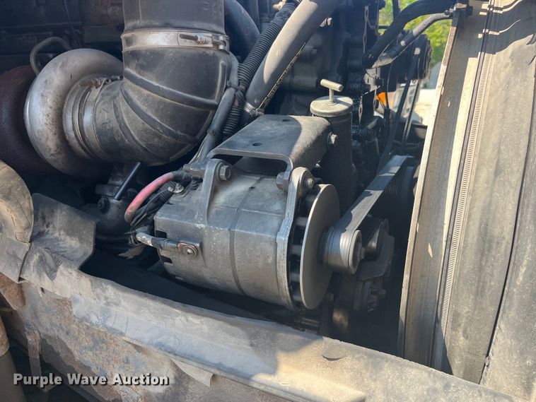 image for item EK8972 1999 Volvo VN semi truck