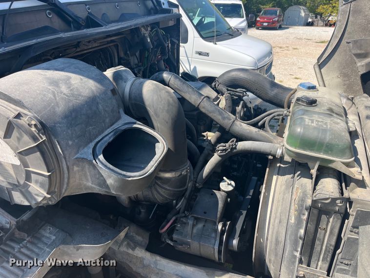 image for item EK8972 1999 Volvo VN semi truck