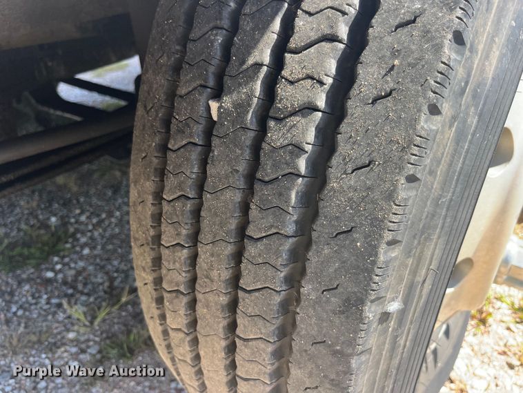 image for item EK8972 1999 Volvo VN semi truck