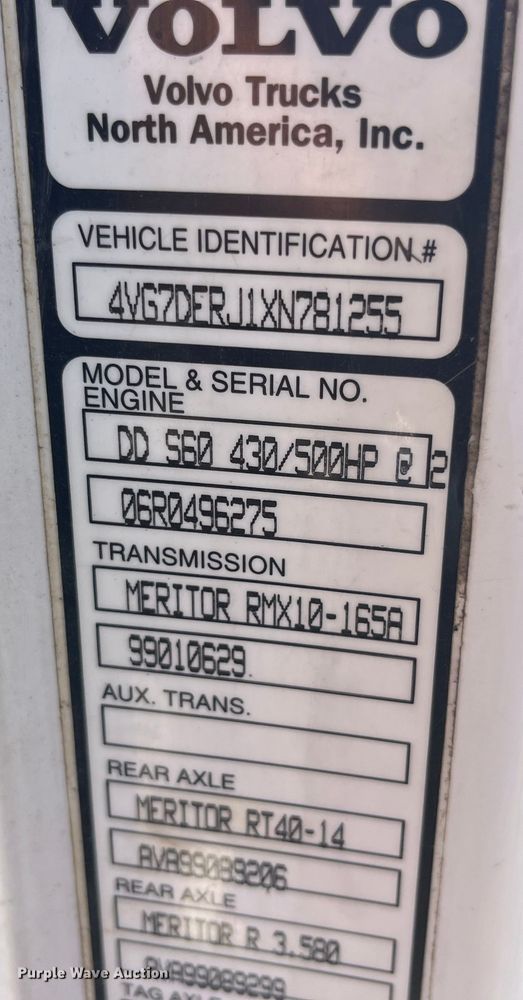 image for item EK8972 1999 Volvo VN semi truck