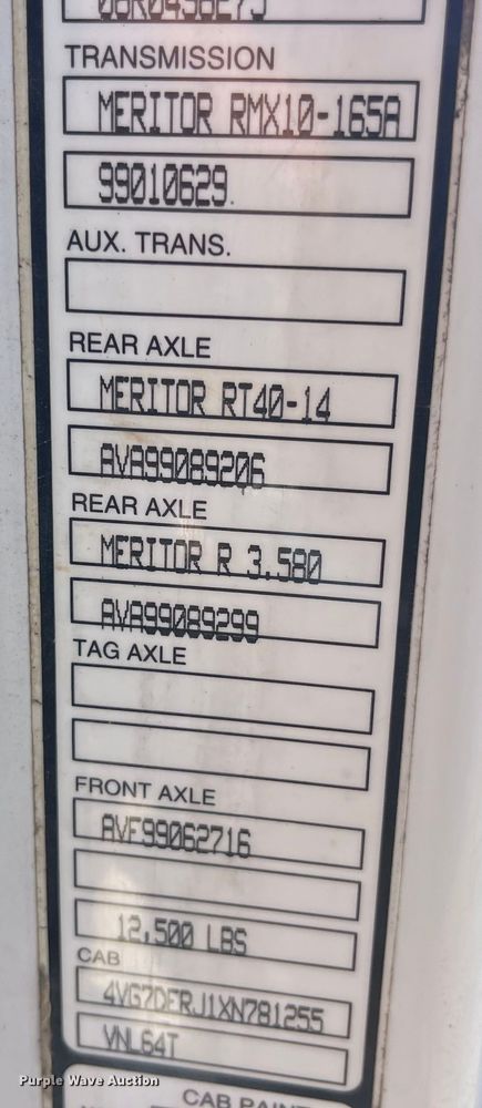 image for item EK8972 1999 Volvo VN semi truck