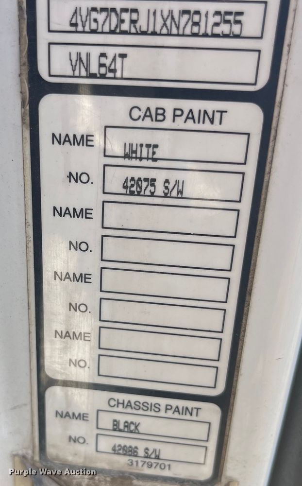 image for item EK8972 1999 Volvo VN semi truck