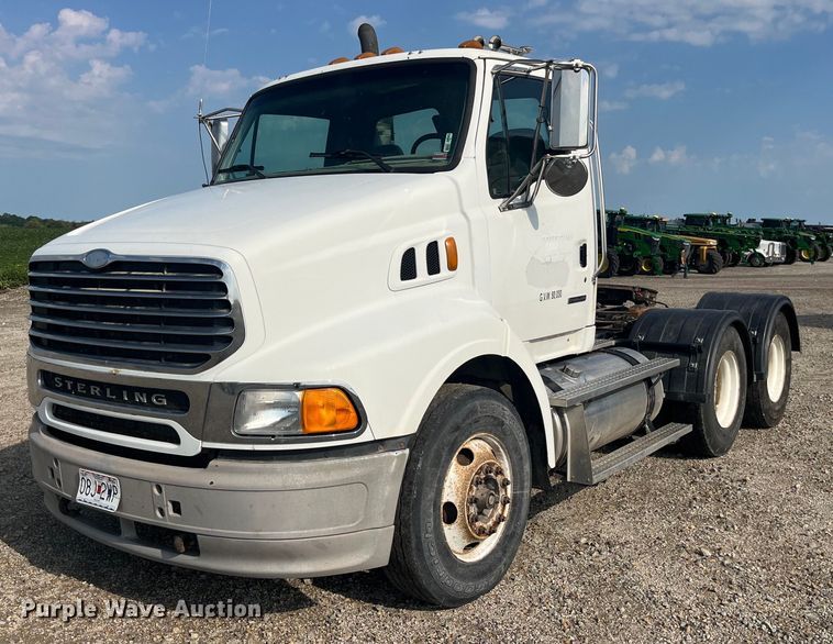 image for item EK8985 2004 Sterling A9500 semi truck