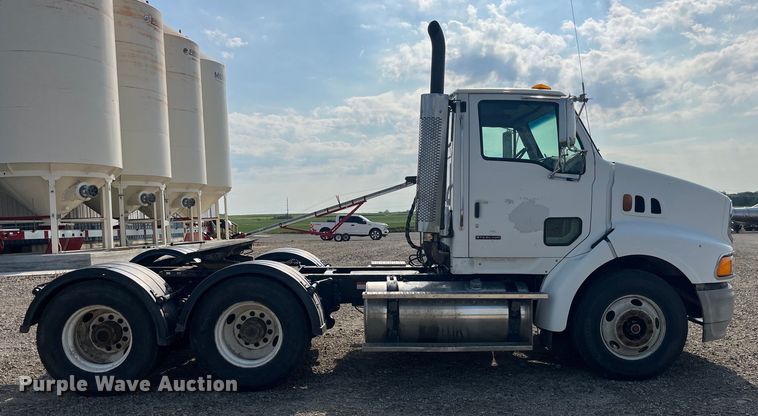 image for item EK8985 2004 Sterling A9500 semi truck