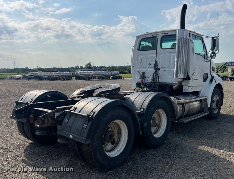 image for item EK8985 2004 Sterling A9500 semi truck