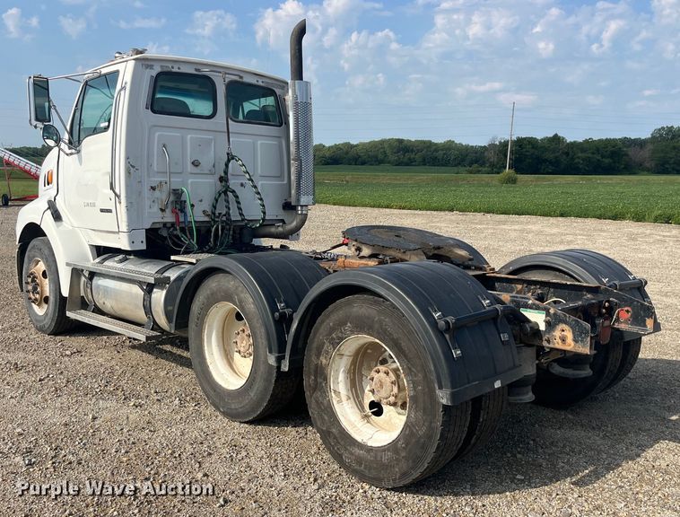 image for item EK8985 2004 Sterling A9500 semi truck