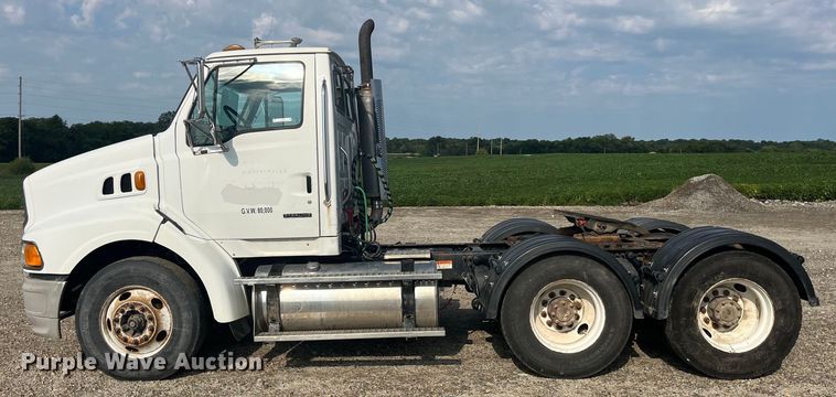 image for item EK8985 2004 Sterling A9500 semi truck