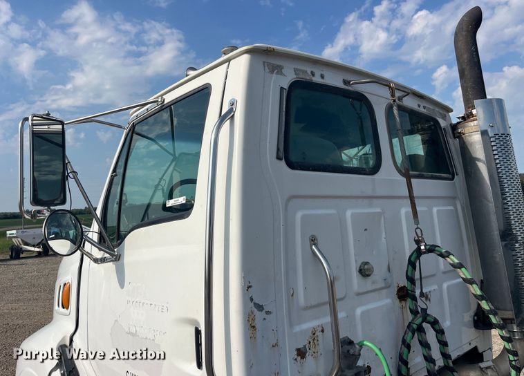image for item EK8985 2004 Sterling A9500 semi truck