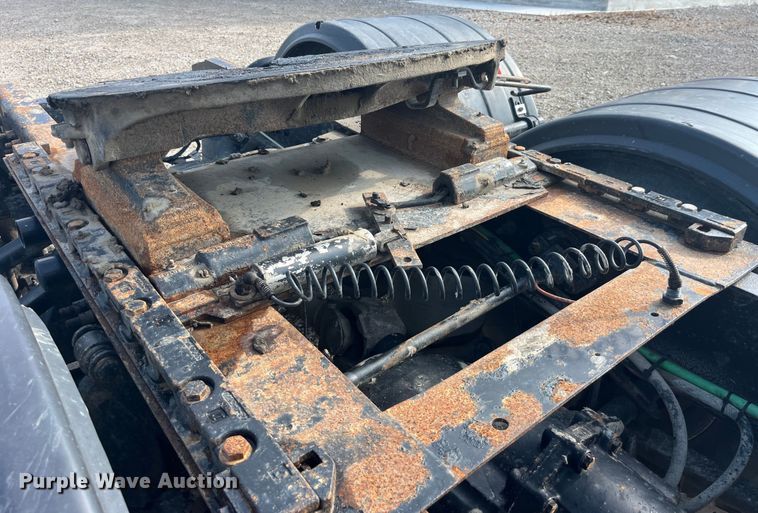 image for item EK8985 2004 Sterling A9500 semi truck